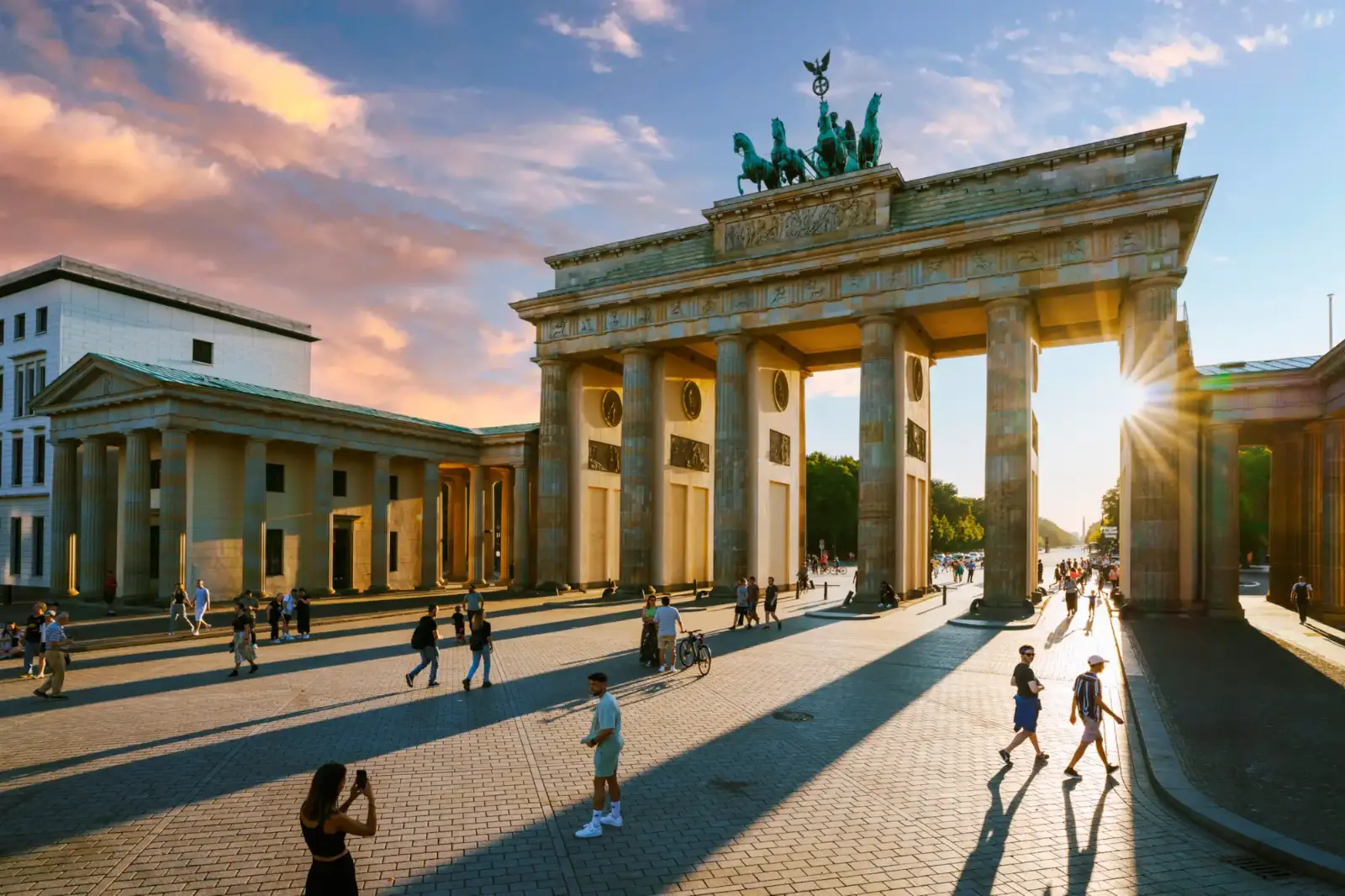 9D8N - German Grandeur: From Imperial Castles to Berlin’s Modern Pulse