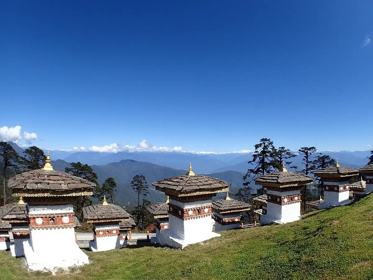 Dochula Pass, 108 memorial stupas