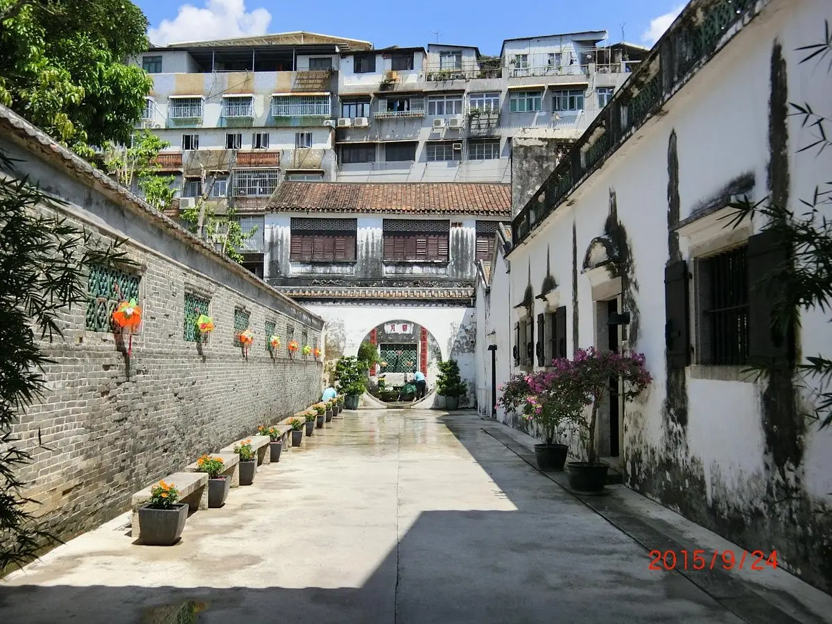 Mandarin's House Exploration